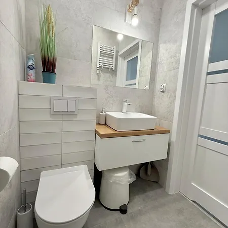 Gasthof Pod Papugami - Komfortowe Z Widokiem Na Rzeke Leba