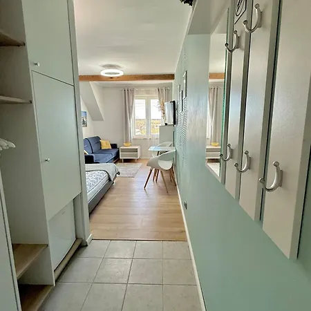 Gasthof Pod Papugami - Komfortowe Z Widokiem Na Rzeke Leba