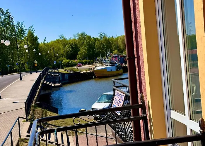 Vendégház Pod Papugami - Komfortowe Z Widokiem Na Rzeke Łeba