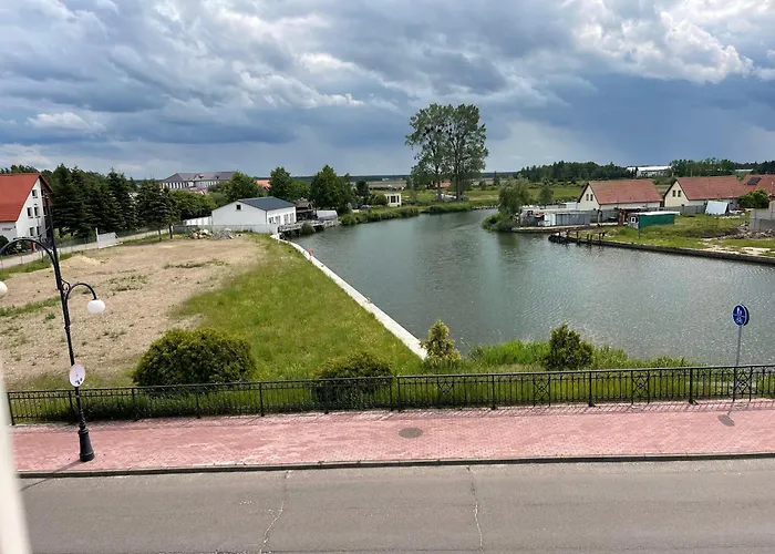 Pod Papugami - Komfortowe Z Widokiem Na Rzeke Łeba